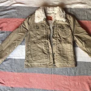 Levi’s Sherpa Lined Trucker Jacket NWOT